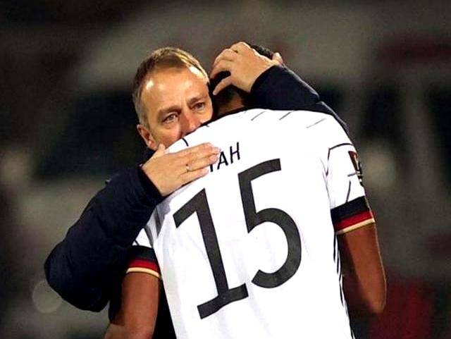 德甲29岁铁塔宣布今夏离队：6大豪门争抢，巴萨头号热门